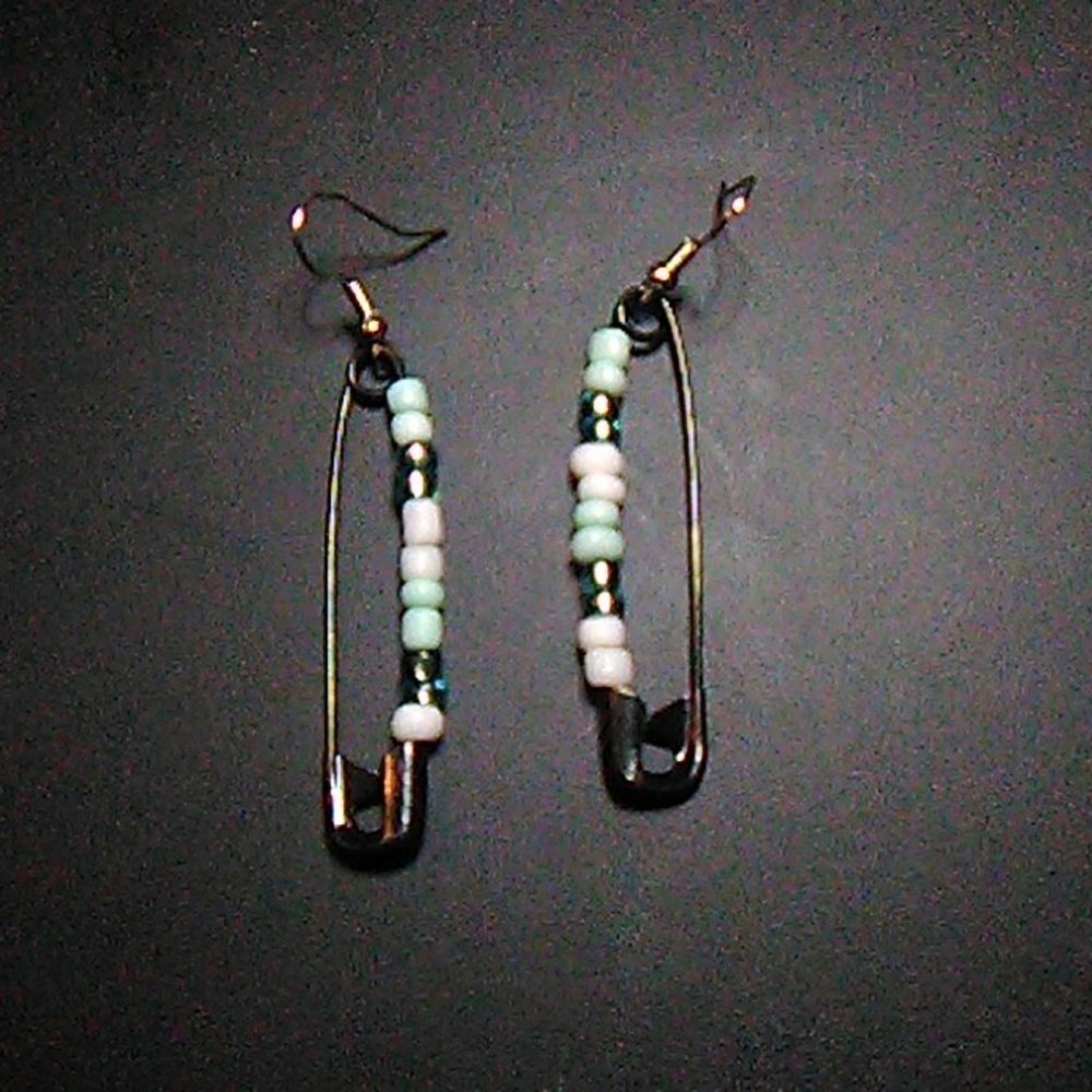 ✨free w/ bundle✨Gay mlm pride earrings